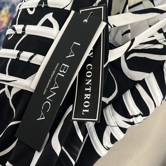 NWT La Blanca Moonlight Crossback One PieceChic Black and White Swimsuit Size 12 - Picture 7 of 9